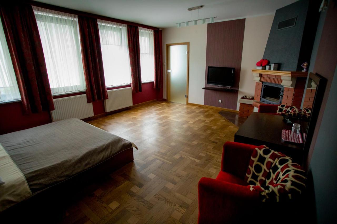 Restauracja Sonata Bed & Breakfast Zwierzyniec Dış mekan fotoğraf