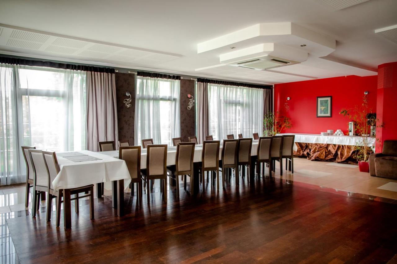 Restauracja Sonata Bed & Breakfast Zwierzyniec Dış mekan fotoğraf